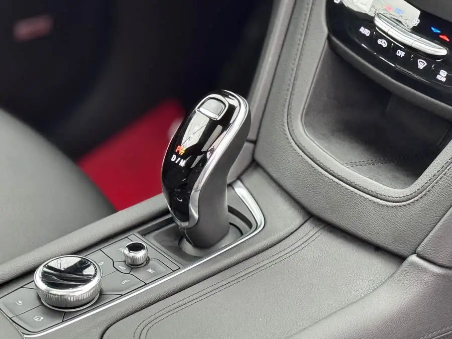 Cadillac XT5 2024 2.0T AWD Premium (Ultimate Edition)