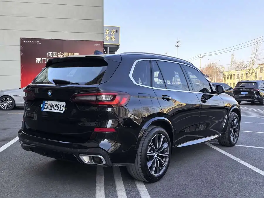 بي إم دبليو X5 2022 xDrive 30Li حزمة الرياضة M