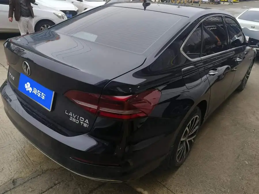فولكس فاجن لافيدا 2022 280TSI DSG الفاخرة