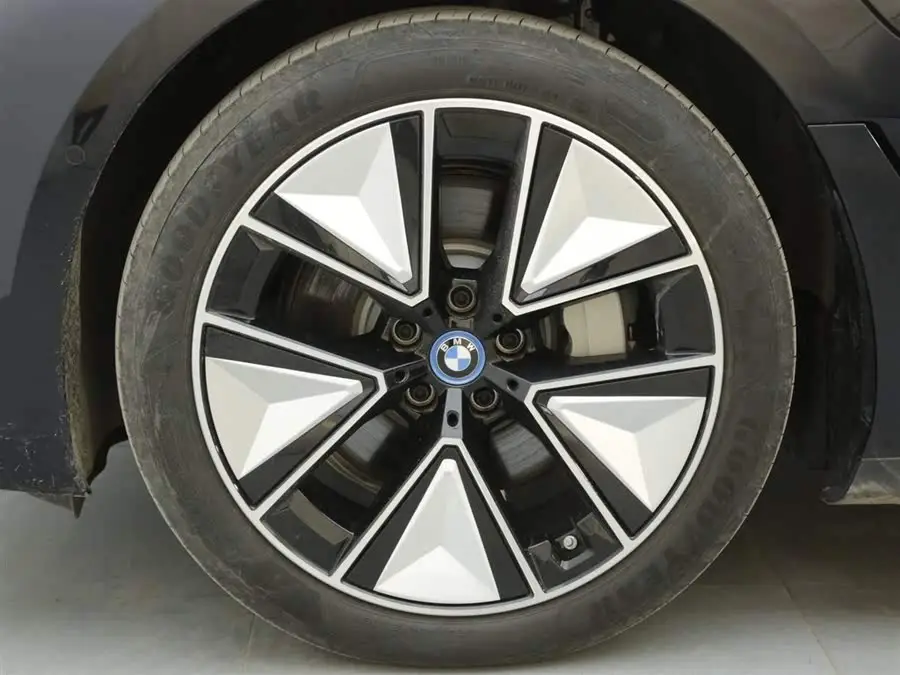 بي إم دبليو i3 2024 eDrive 35 L