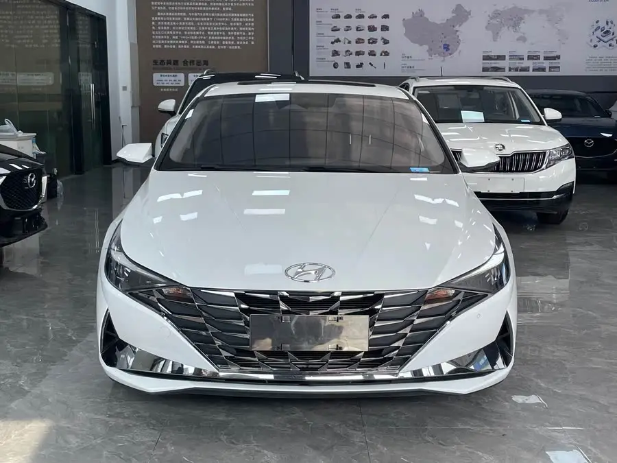 Elantra 2022 1.5L CVT LUX Premium Edition