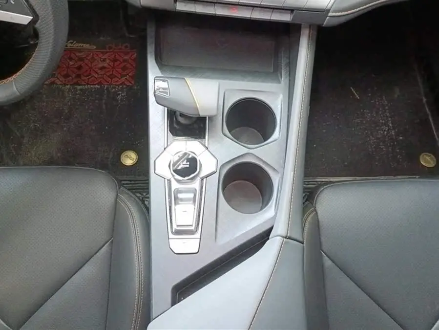 Changan UNI-V 2022 1.5T Smart Navigation Edition