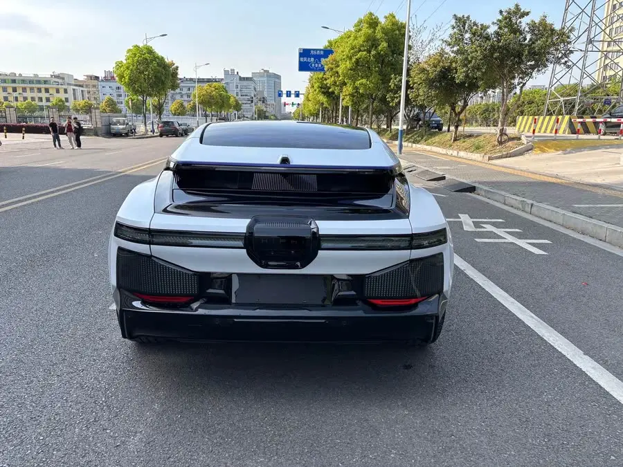 هاي في HiPhi Z طراز 2023 نسخة بأربعة مقاعد