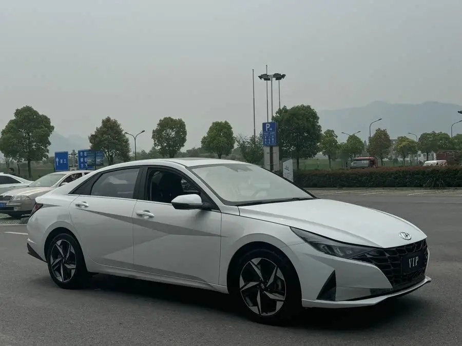 إيلانtra 2022 1.5L CVT LUX المتميزة