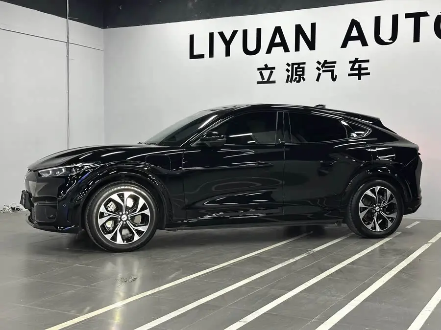 فورد موستانج ماخ-إي 2021 النسخة الفاخرة ذات الدفع الخلفي (مدى طويل)