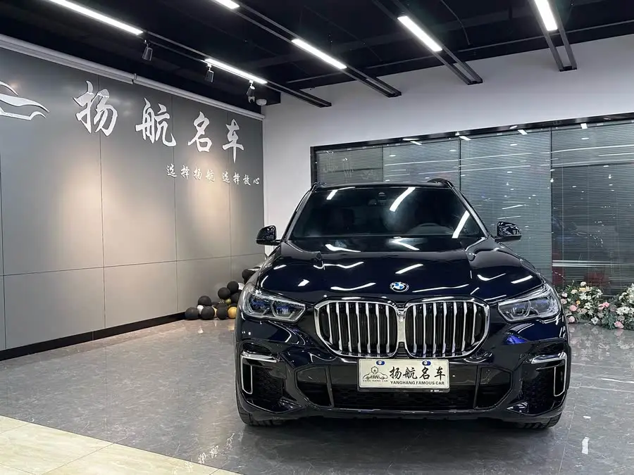 بي إم دبليو X5 2022 xDrive 40Li حزمة الرياضة M
