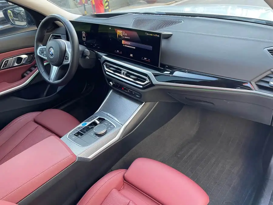 بي إم دبليو i3 2023 eDrive 40 L حزمة الرياضة منتصف الليل