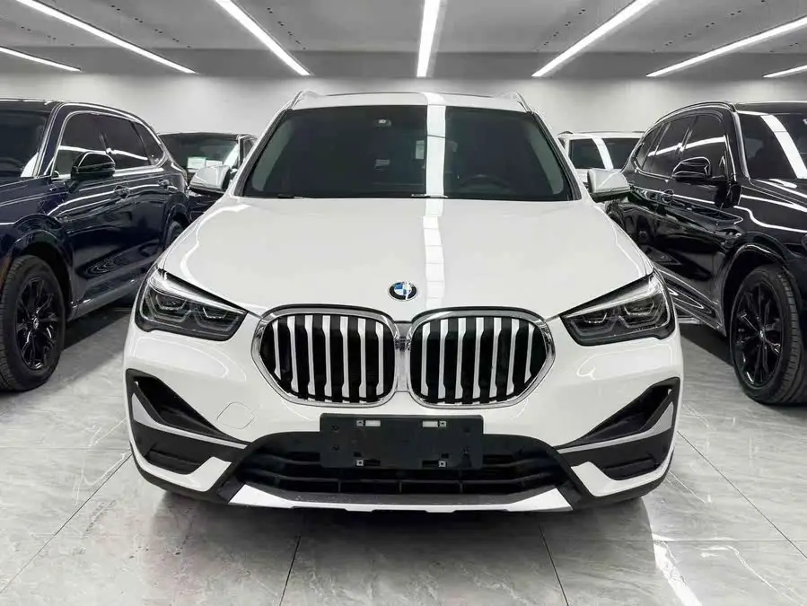 بي إم دبليو X1 2021 xDrive25Li الفاخرة