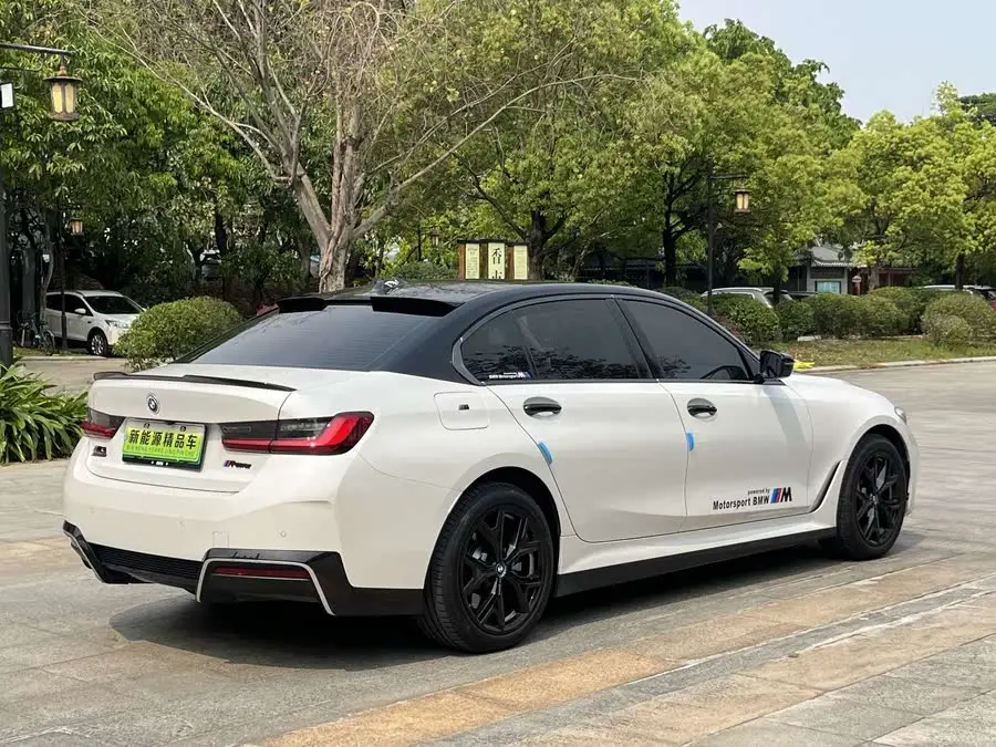 بي إم دبليو i3 2024 eDrive 35 L