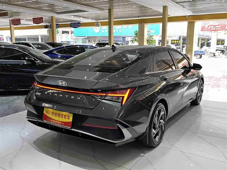 إيلانtra 2023 1.5L CVT LUX النسخة المتميزة