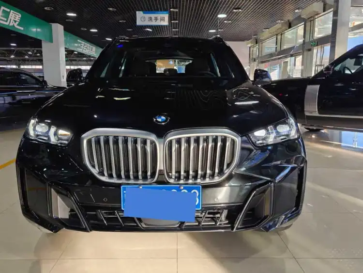 BMW X5 2023 xDrive 40Li M Sport Blackout Package
