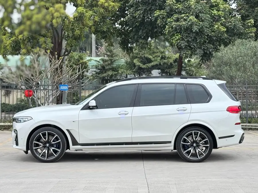 بي إم دبليو X7 2021 موديل محدث xDrive40i طراز تنفيذي حزمة M الرياضية