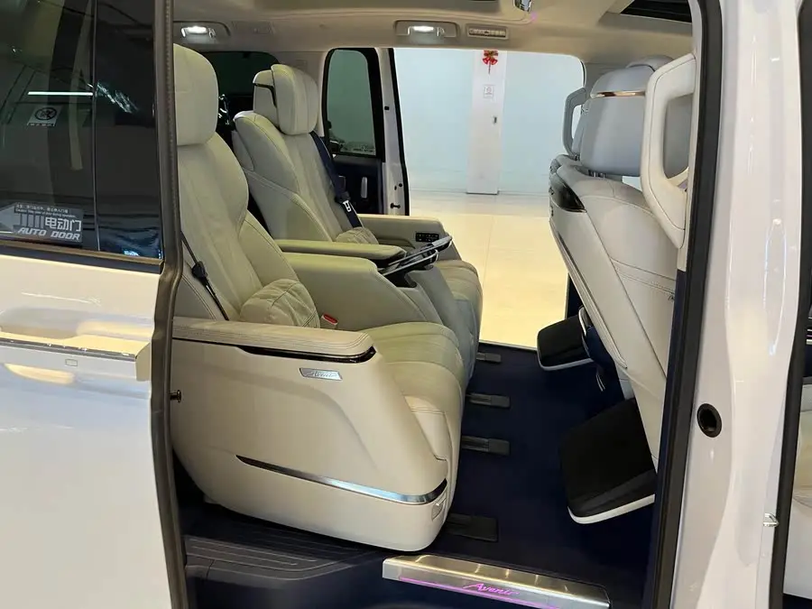 نسخة ينزسورلد 2023 من طراز القرن 2.0T بستة مقاعد