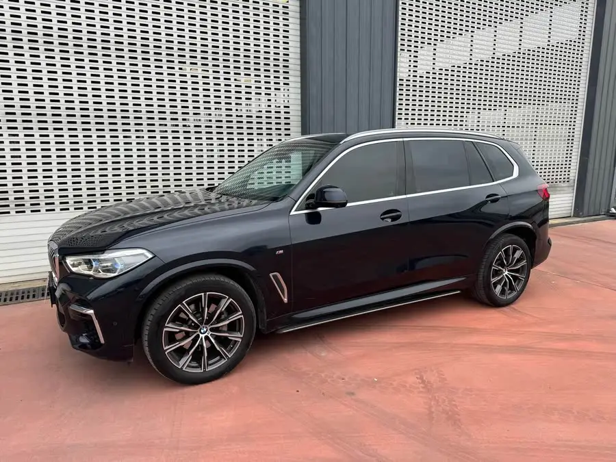 بي إم دبليو X5 طراز 2022 تحديث xDrive 30Li حزمة رياضية M