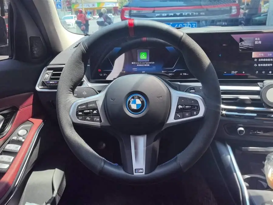 بي إم دبليو i3 2024 eDrive 40 L حزمة رياضية ليلية