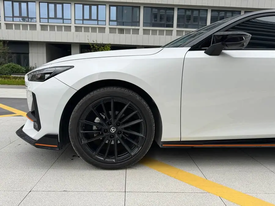 شانغهاي UNI-V 2023 1.5T نسخة رياضية