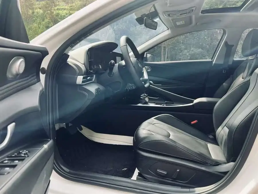 2023 Elantra 1.5L CVT LUX Premium Edition