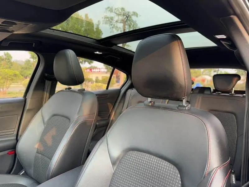 2020 فورد فوكس سيدان إيكوبوست 180 أوتوماتيكي ST لاين