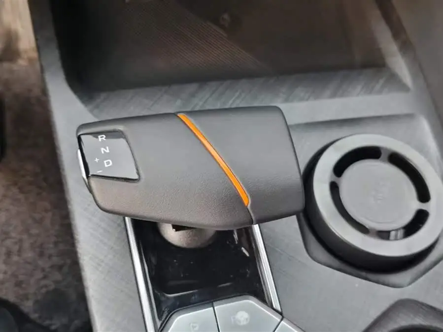 Changan UNI-V 2022 1.5T Smart Navigation Edition