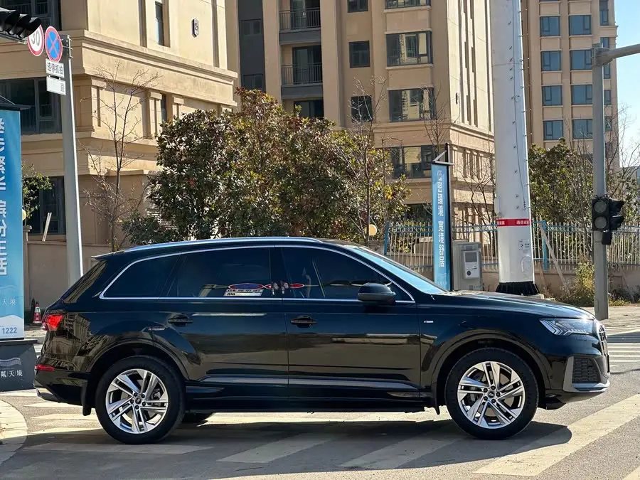 Audi Q7 2023 45 TFSI quattro S line Sport