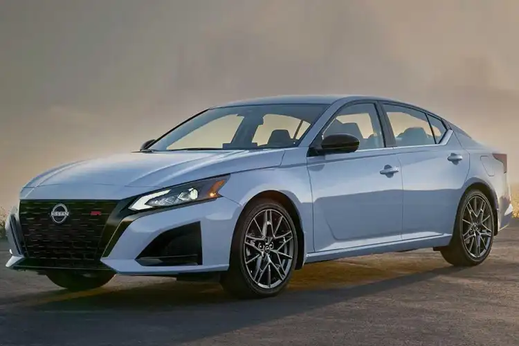 نيسان ألتيما