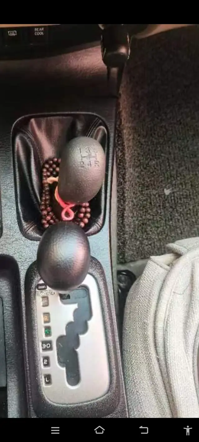 يمكن لأحد الخبراء شرح وظائف الأرقام 12345R على عصا التروس في سيارة تويوتا فورتشنر 2015 النسخة الشرق أوسطية؟ شكراً.