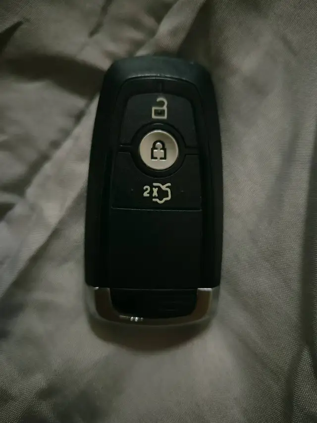 هل يمكن تشغيل سيارة فورد تورس 2019 عن بعد باستخدام المفتاح؟