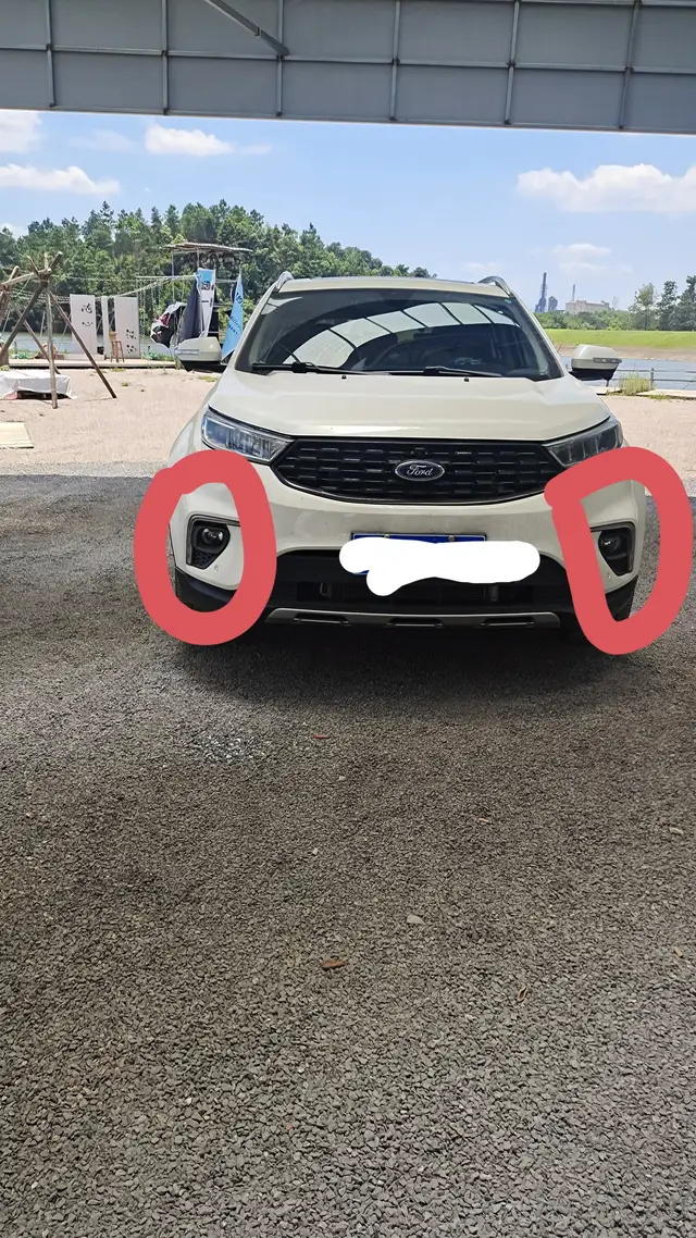 هل قام أحد بتغيير هذين المصباحين؟ المصابيح الأمامية LED لا توضح الطريق جيدًا أثناء الليل في الأيام الممطرة.