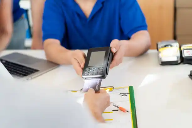 مقاس إطارات هيونداي إلنترا 2008: دليل الصيانة لعام 2025 للسائقين في الإمارات