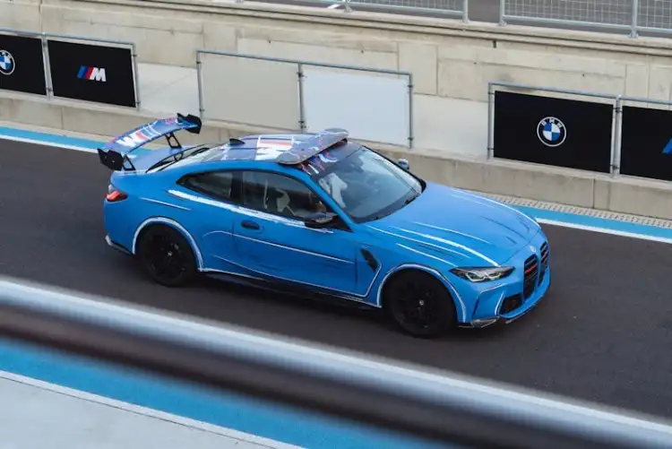 سعر لاند كروزر في الإمارات:دليل شامل للمشتري الذكي