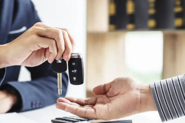 السيارات الكهربائية في الإمارات: دليل شامل للمبتدئين