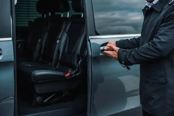 رولز رويس كولينان:دليل شامل للسيارة الفاخرة