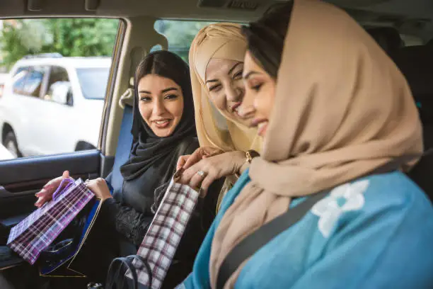 حلم السيارات في دبي: اكتشاف في نهاية المطاف السيارات الفاخرة