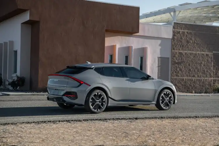 تبديل السيارات في الإمارات العربية المتحدة:دليل بسيط لرفع مستوى السيارة