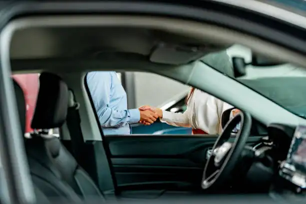 ماكسيما SV مقابل SR:دليل 2025 الشامل لاختيار السيارة المثالية