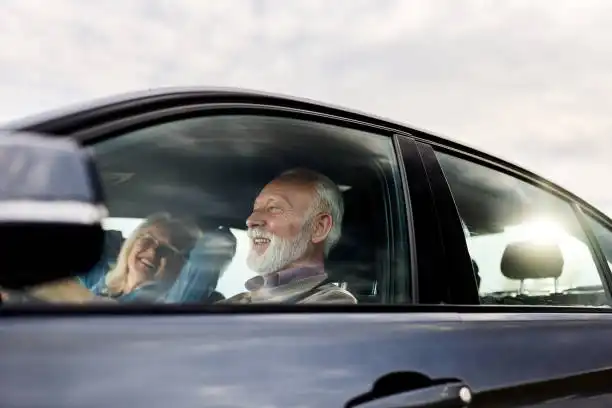 مازدا مياتا الإمارات العربية المتحدة: معقولة متعة على أربع عجلات