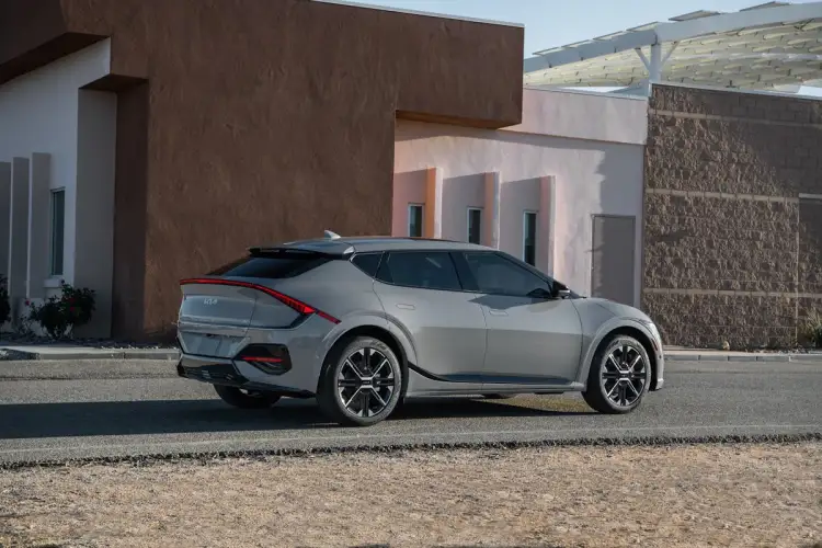 سعر إنفينيتي Q50 في 2025: الميزات والخيارات والتكاليف