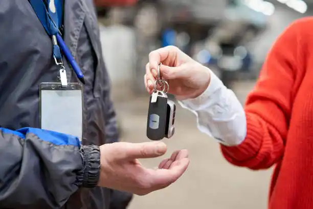 تويوتا راف 4 مقابل كورولا كروس: دليل المشتري لعام 2025